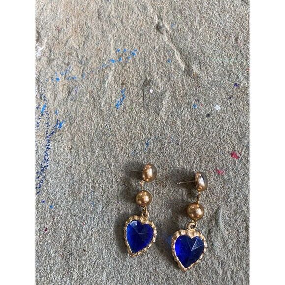 Vintage Earrings Dangle Heart Gold Tone 1980s Blue Rhinestone Hearts 1.5 Inches - Picture 3 of 5